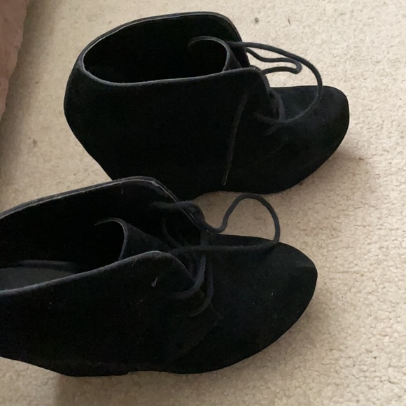 Black ankle booties/wedges from journeys. - Picture 6 of 6